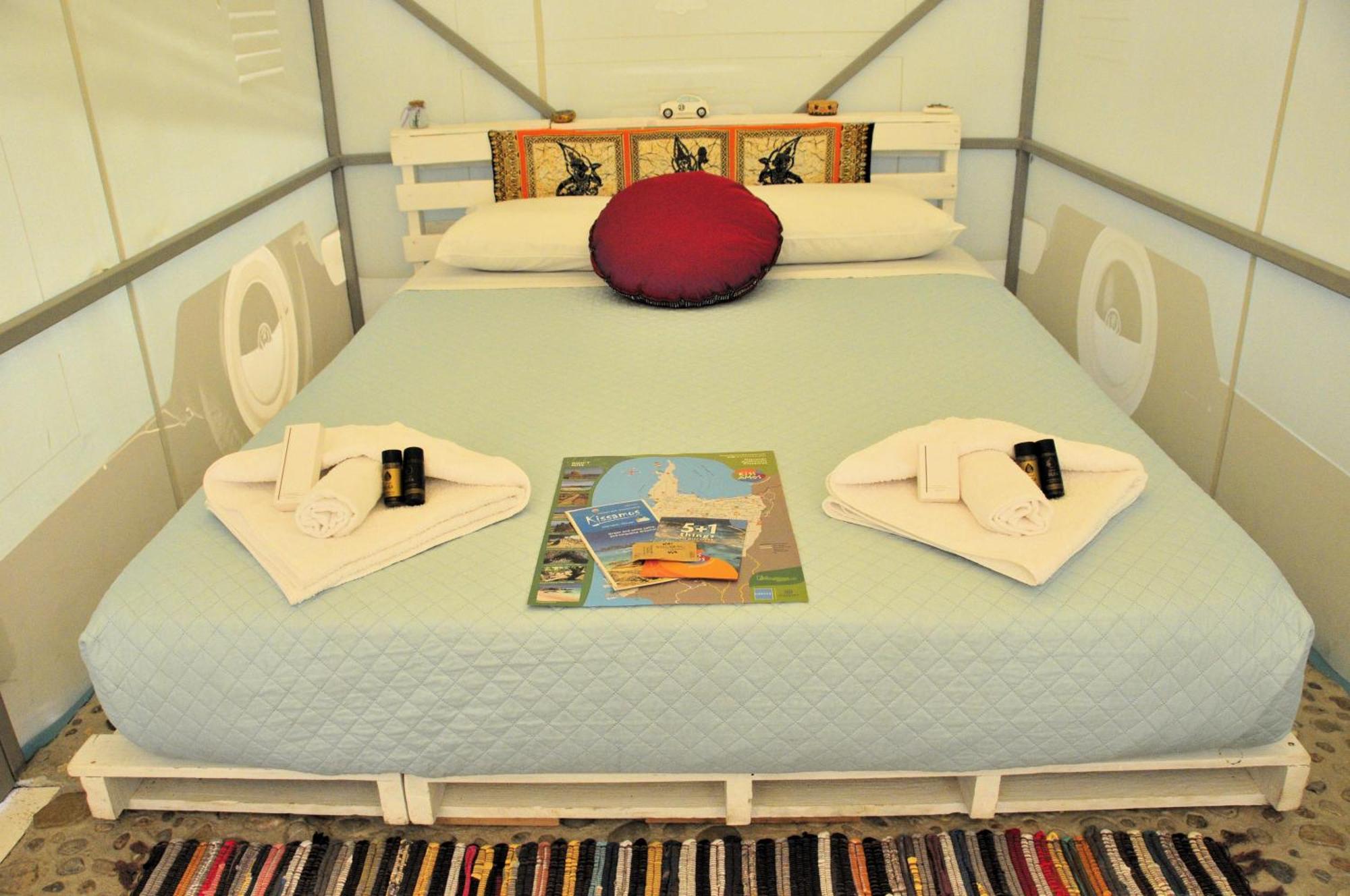 Cornelia Hippie Magic Bus Villa Kissamos Exterior photo