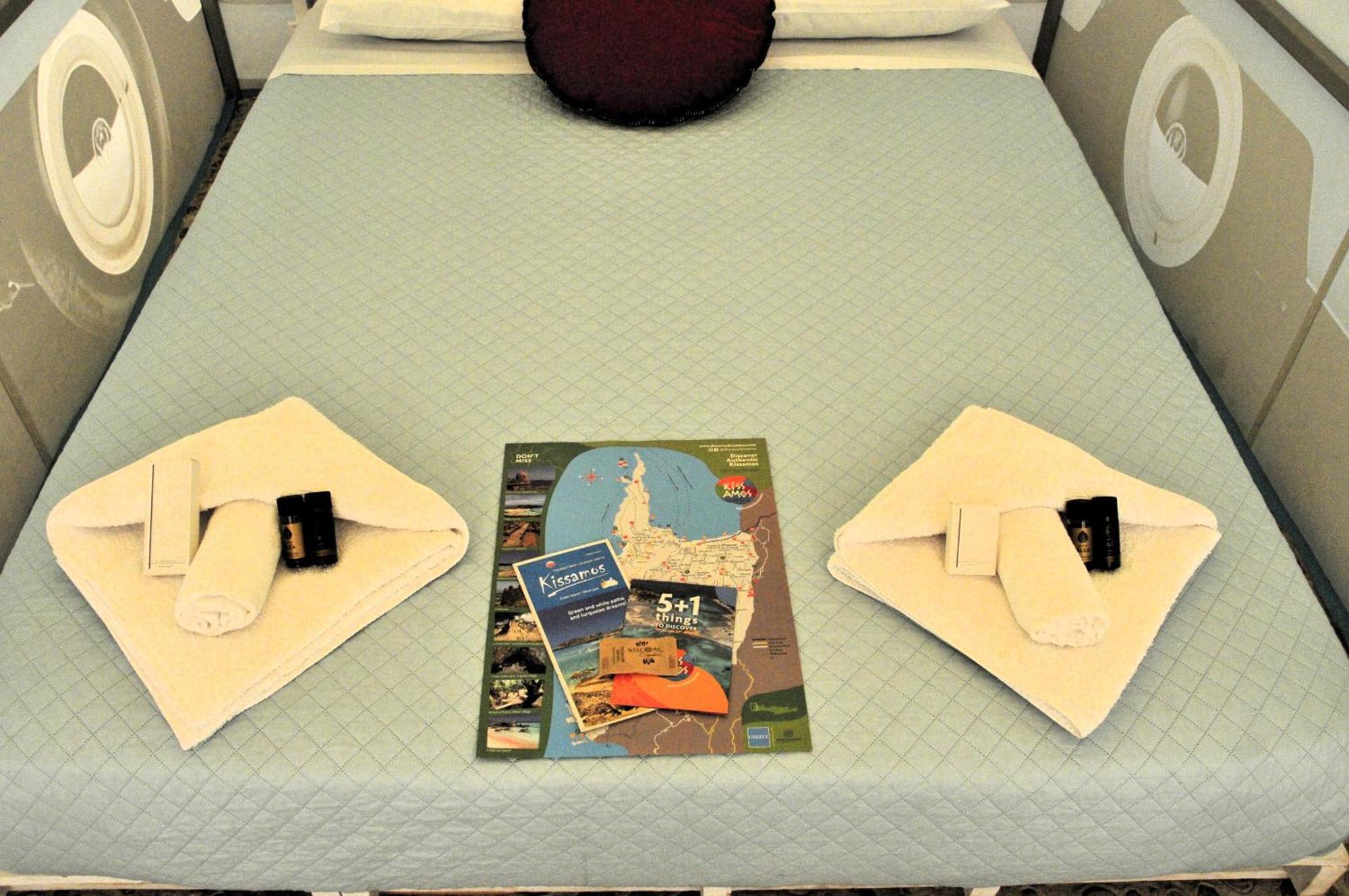 Cornelia Hippie Magic Bus Villa Kissamos Exterior photo