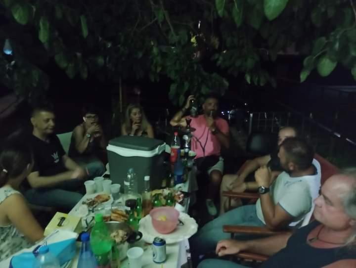 Cornelia Hippie Magic Bus Villa Kissamos Exterior photo